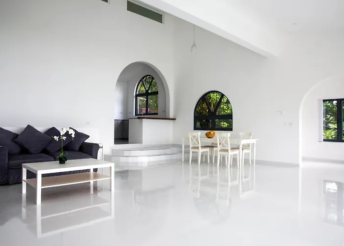 Pet friendly Paradise Heights Luxury Apartments & Villa Beau Vallon 