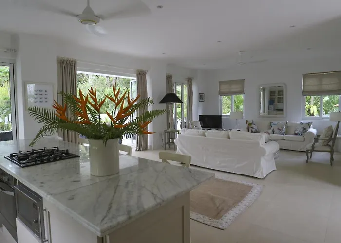 Casino Hotels in Beau Vallon (Mahe) near Seychelles National Botanical Gardens