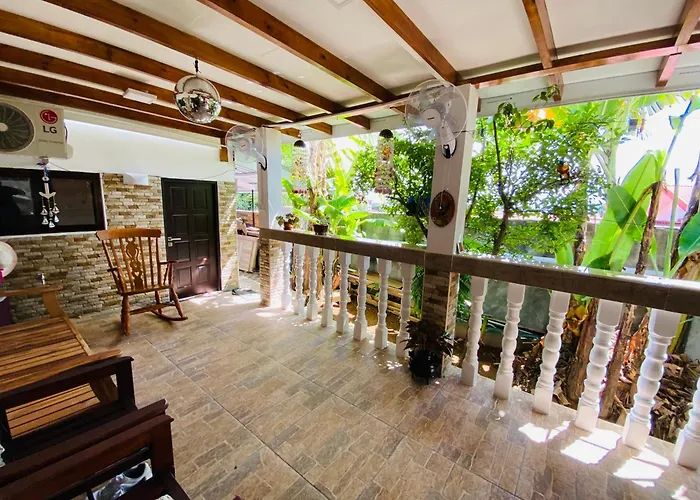 Beau Vallon (Mahe) Cheap Hotels near Singapore Reuzenrad