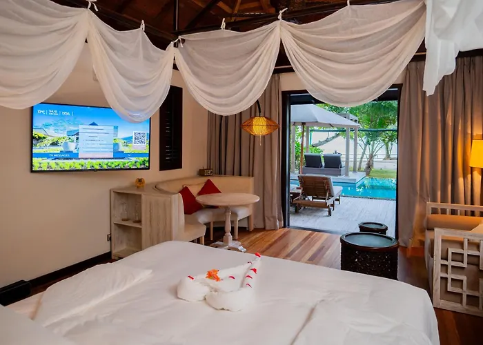 Beau Vallon (Mahe) 5 Star Hotels