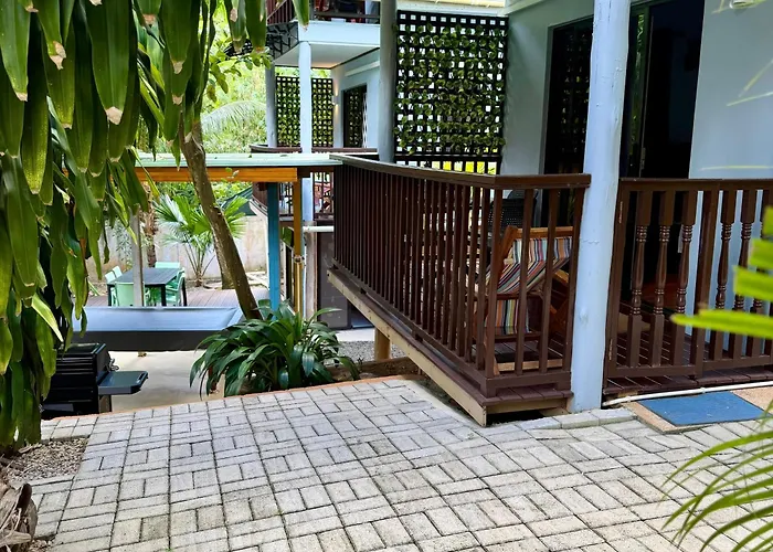 Beau Vallon (Mahe) hotels near Victoria Market